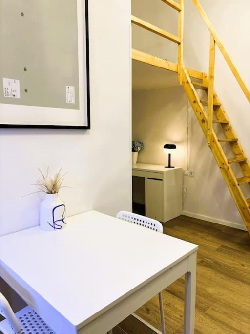 Benetton Stlye - Freedom In Blue And Organge Apartamento