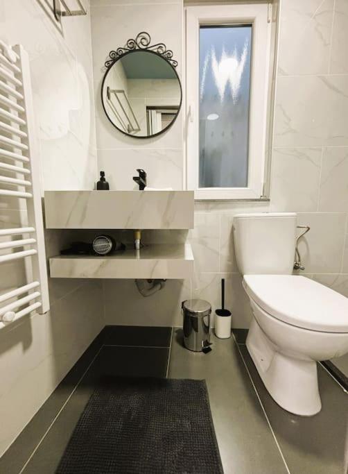 Benetton Stlye - Freedom In Blue And Organge Appartement Budapest