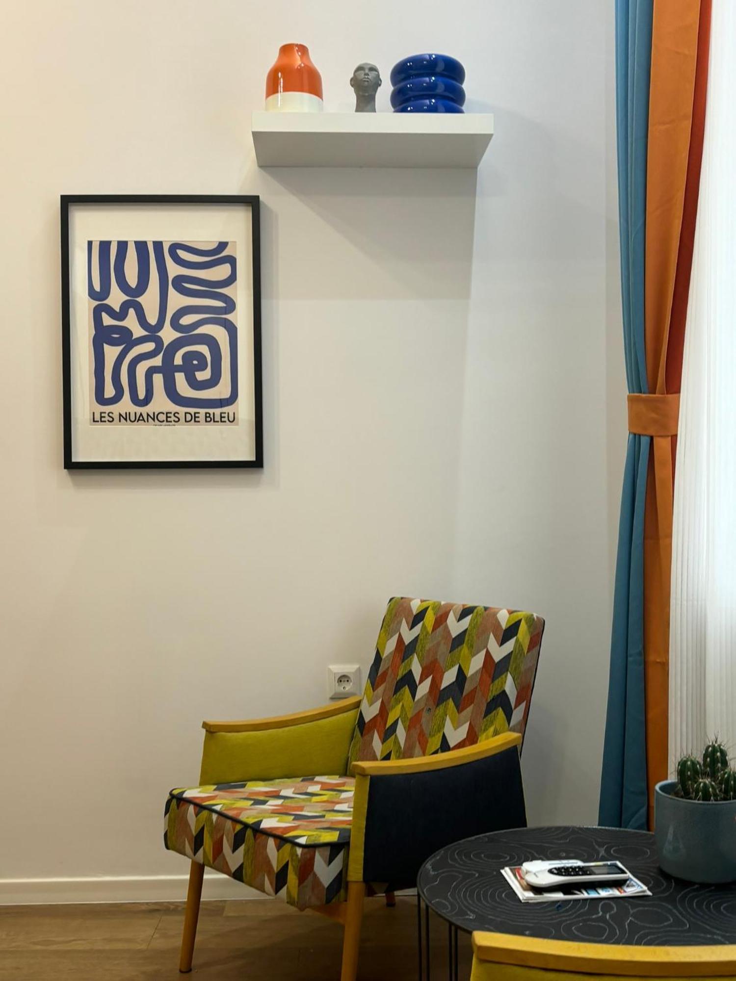 Benetton Stlye - Freedom In Blue And Organge Appartement *