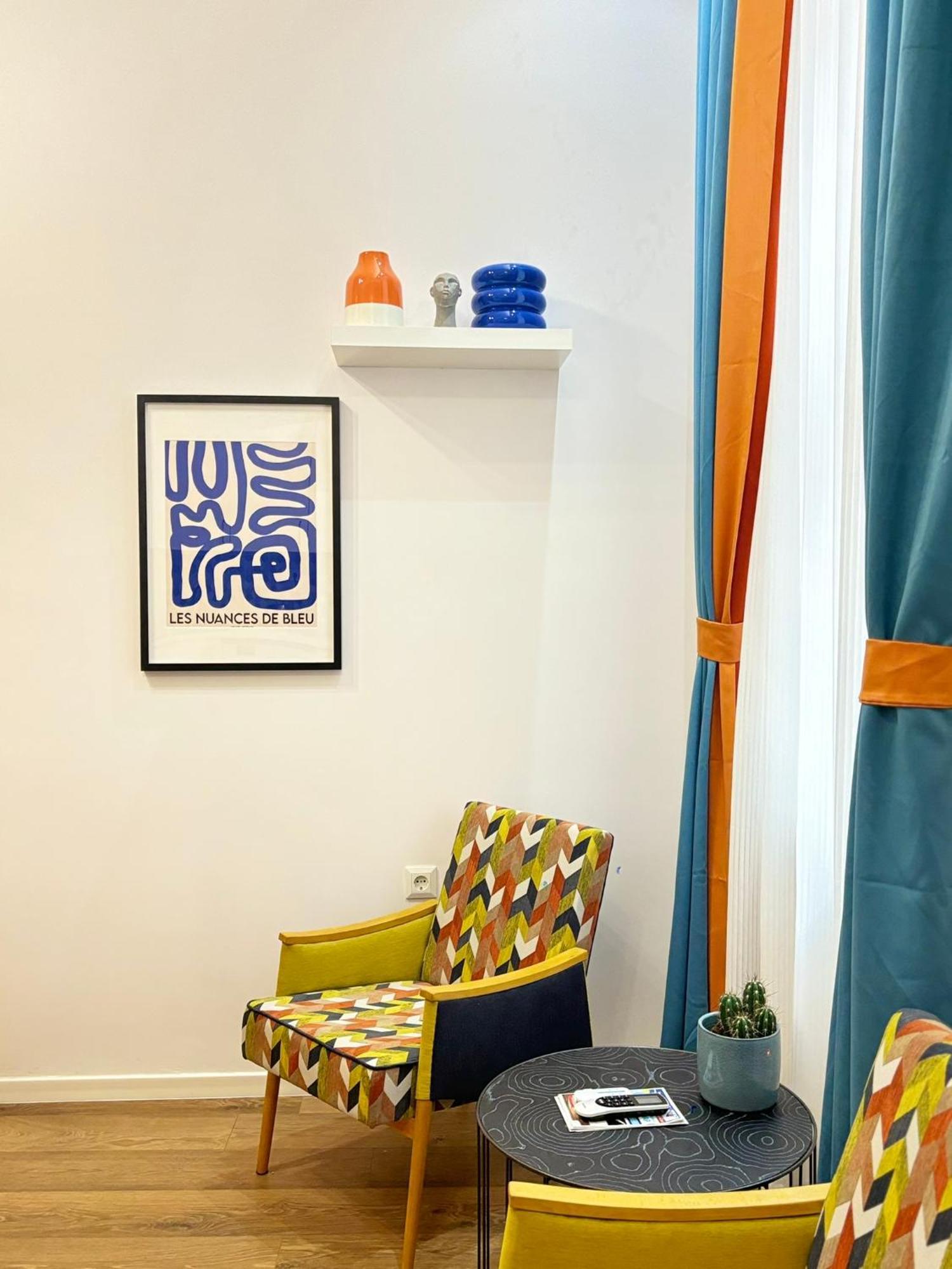 Appartement Benetton Stlye - Freedom In Blue And Organge Budapest