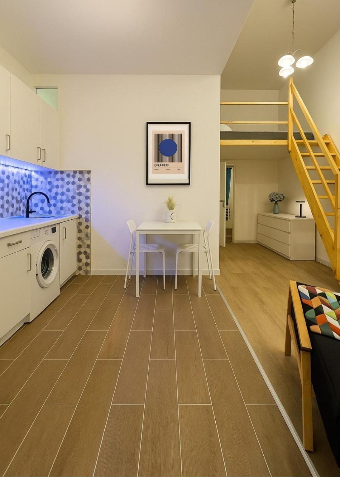 Benetton Stlye - Freedom In Blue And Organge Apartment Budapest